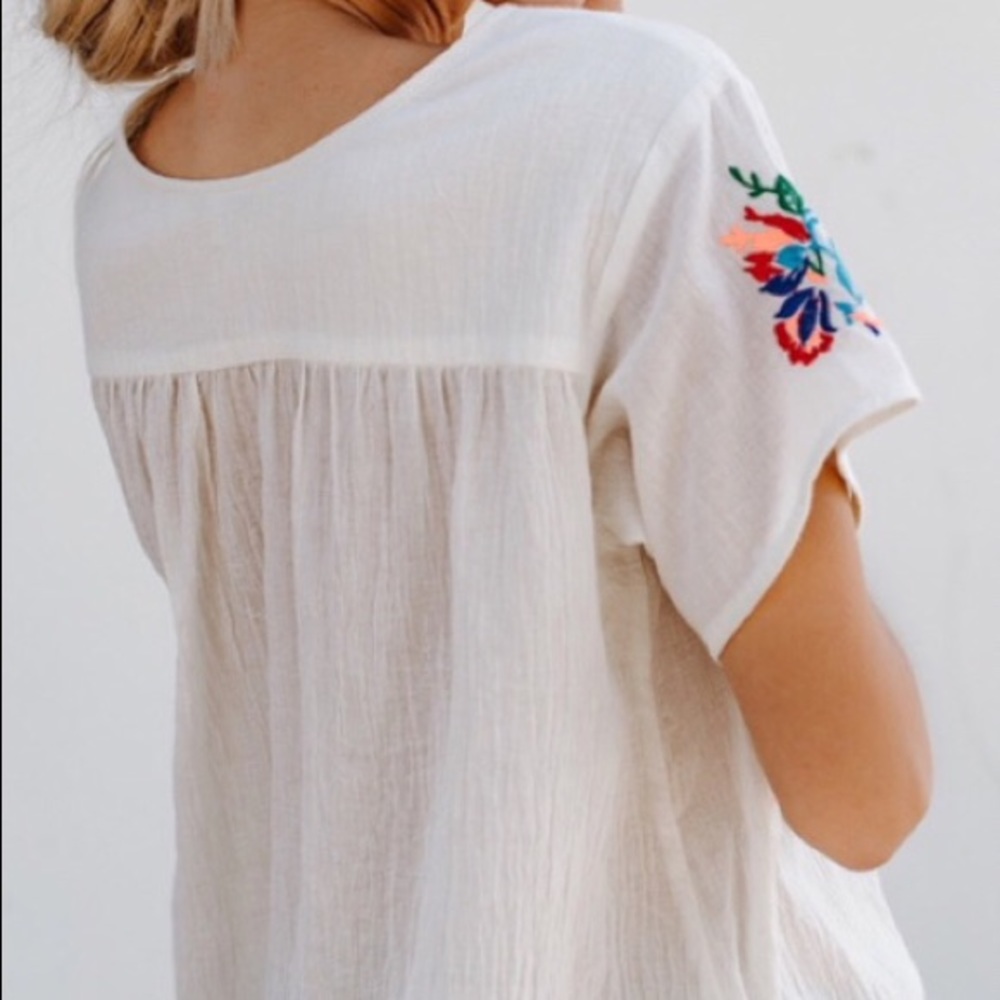 Colorful floral embroidered Top - Picture 4 of 6